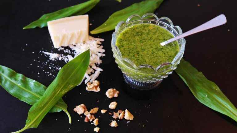 Pesto mit schwarzem knoblauch